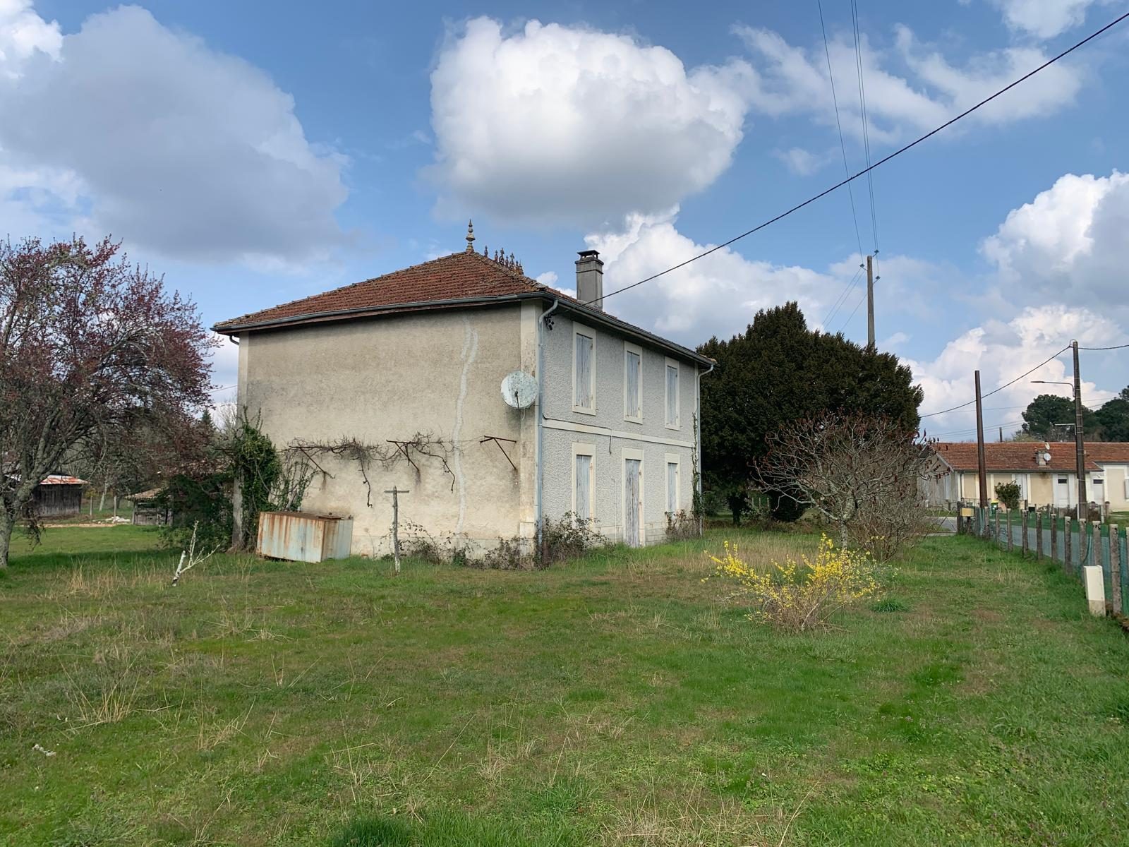 Terrain avant travaux, futur emplacement de la piscine et terrasse