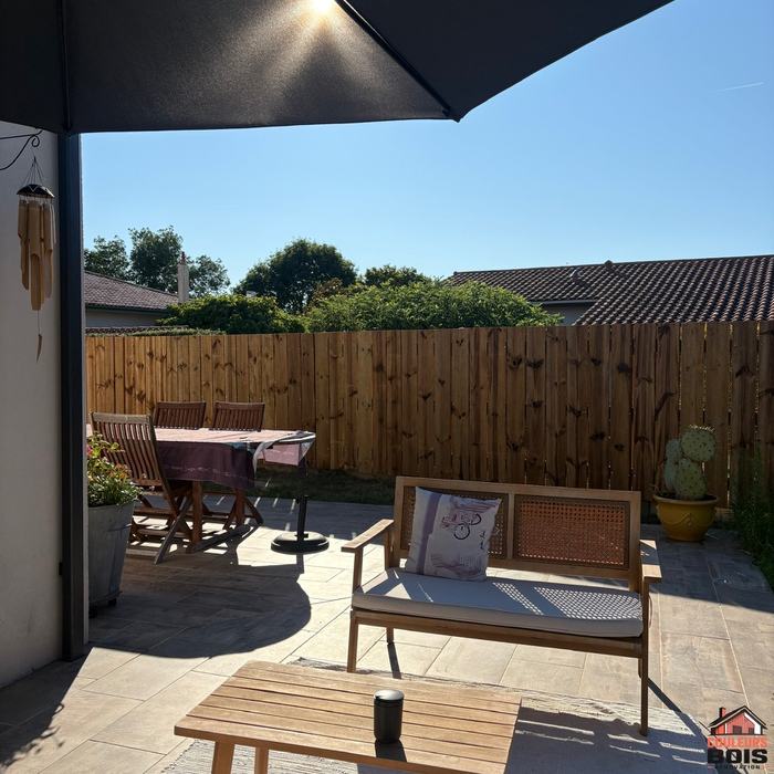 Terrasse avec la nouvelle clôture en arrière-plan