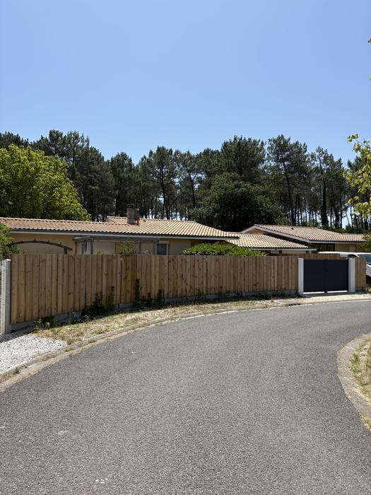 Cheminement en bois extérieur, chantier terminé